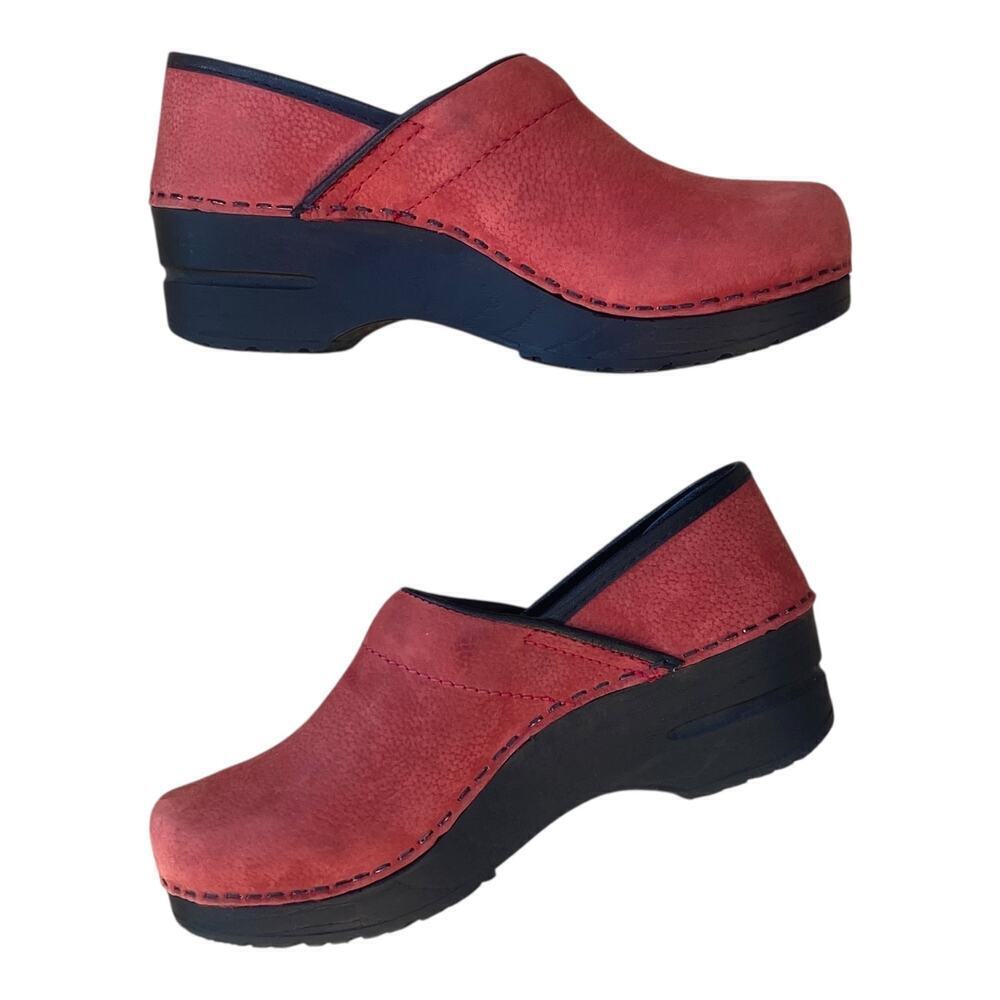 Sanita Professional Clogs EU 35 US 4 Red Suede Nurse Doctor Comfort Work Shoe